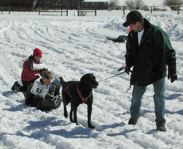 Dad helps. Photo by Pinedale Online.