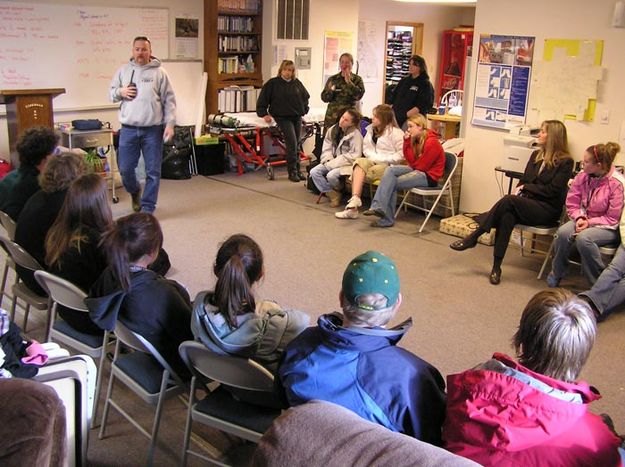 Explaining the accident. Photo by Dawn Ballou, Pinedale Online.