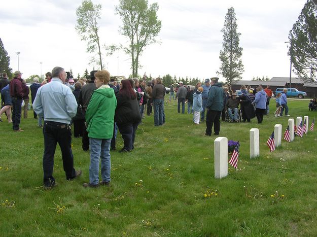 Large crowd. Photo by Dawn Ballou, Pinedale Online.