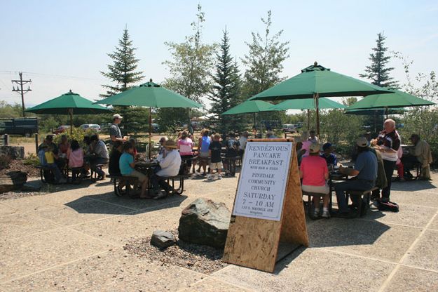 Lunch at the museum. Photo by Dawn Ballou, Pinedale Online.