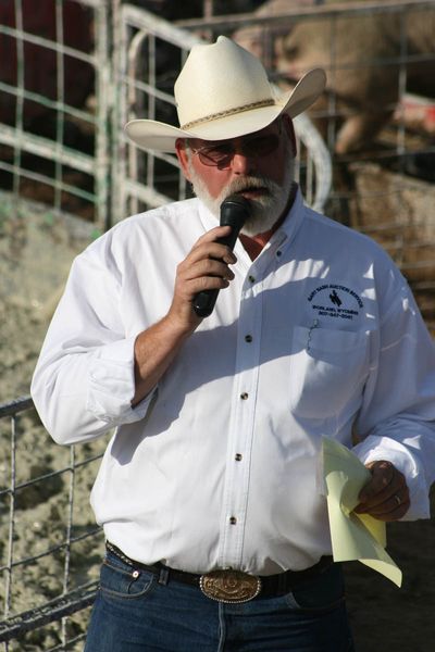 Gary Nash Auctioneer. Photo by Dawn Ballou, Pinedale Online.