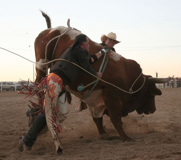 Martin gets help. Photo by Dawn Ballou, Pinedale Online.