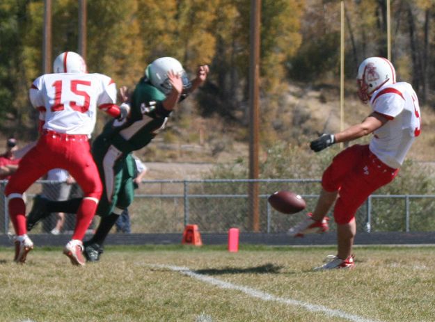 Blocked Punt. Photo by Clint Gilchrist, Pinedale Online.