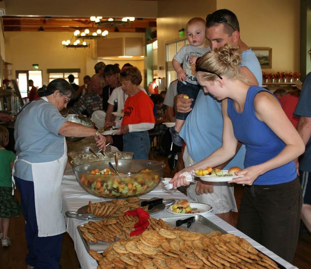 Foodline. Photo by Dawn Ballou, Pinedale Online.