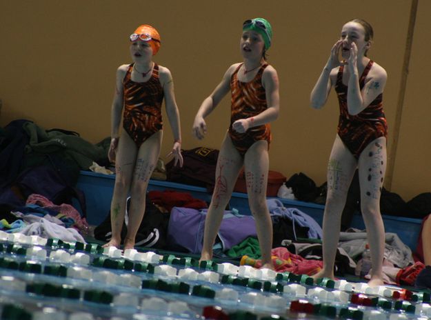 Cheering. Photo by Pam McCulloch, Pinedale Online.