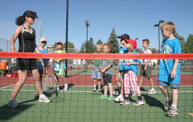 Instructing. Photo by Pam McCulloch, Pinedale Online.