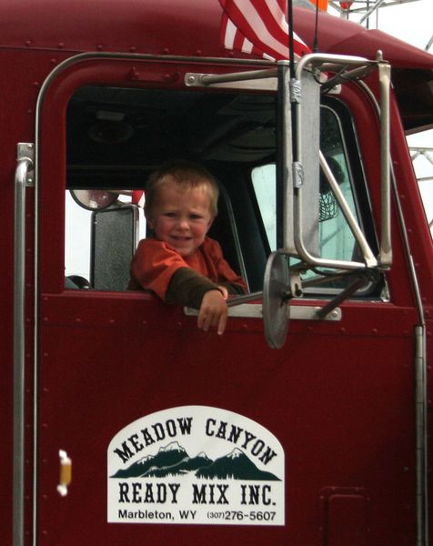 Throwing Candy. Photo by Dawn Ballou, Pinedale Online.