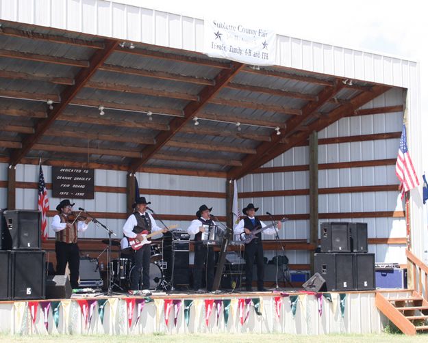 Doo-Wah Riders. Photo by Pam McCulloch, Pinedale Online.