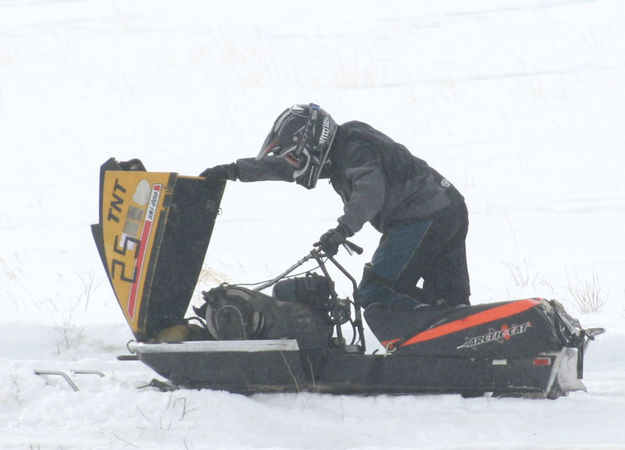 Sled 25-Looking under the hood. Photo by Dawn Ballou, Pinedale Online.