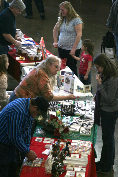 Gifts. Photo by Pam McCulloch, Pinedale Online.