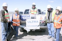 Cleanup Crew. Photo by Mari Muzzi, Sublette Examiner..