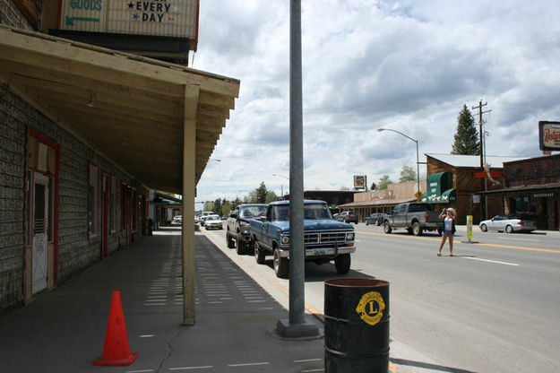 Taking pictures. Photo by Dawn Ballou, Pinedale Online.