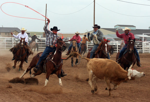 Team Doctoring. Photo by Clint Gilchrist, Pinedale Online.