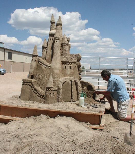 Russ's Carving Creations. Photo by Dawn Ballou, Pinedale Online.