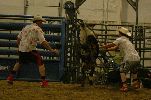 Zack Winer - to the ground. Photo by Dawn Ballou, Pinedale Online.