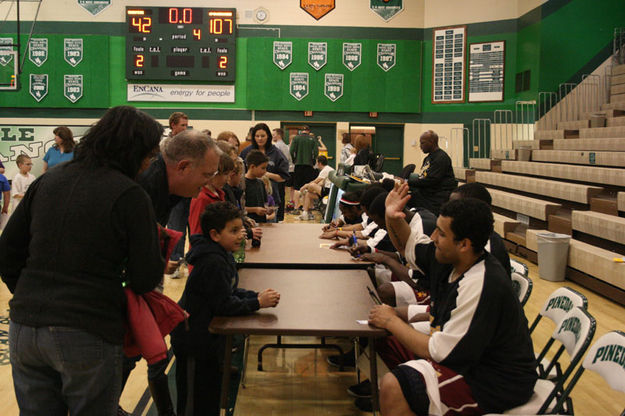 Autographs. Photo by Dawn Ballou, Pinedale Online.