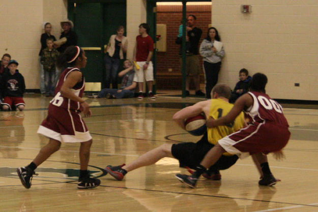 Foul. Photo by Dawn Ballou, Pinedale Online.