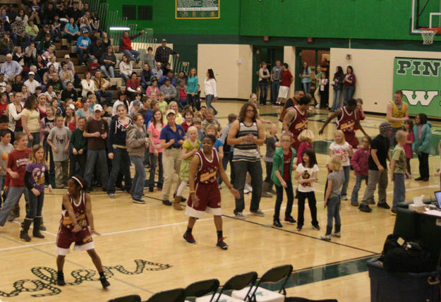 Half time dance. Photo by Dawn Ballou, Pinedale Online.