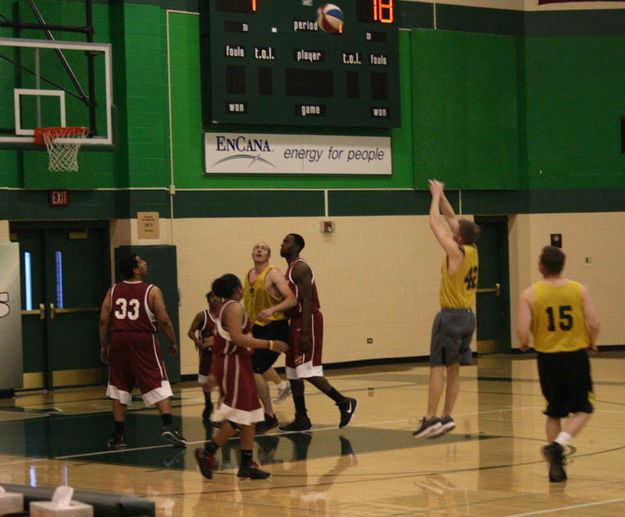 Trey shoots. Photo by Dawn Ballou, Pinedale Online.