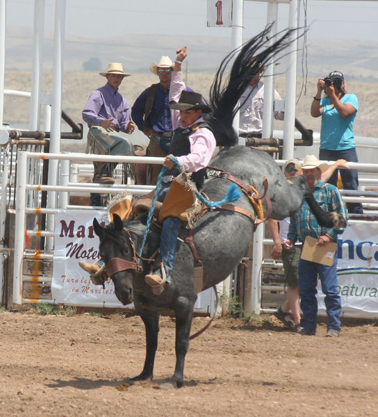 Saddle Bronc. Photo by Pinedale Online.