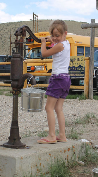 Pumping water. Photo by Clint Gilchrist, Pinedale Online.