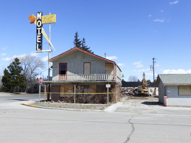 Old motel. Photo by Dawn Ballou, Pinedale Online.