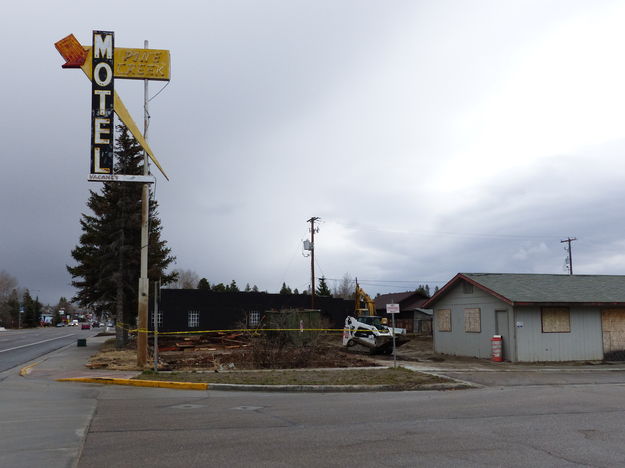 Front building all down. Photo by Dawn Ballou, Pinedale Online.