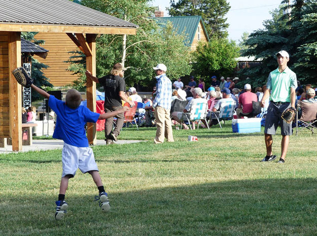 Caught it. Photo by Dawn Ballou, Pinedale Online.