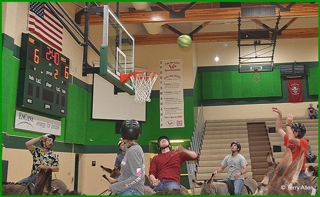 Scott Makes the Shot. Photo by Terry Allen.