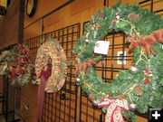 Live wreath auction. Photo by Pinedale Online.