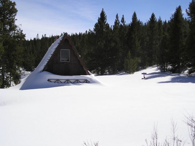 Elkhart Park Visitors Hut. Photo by Alan Svalberg.