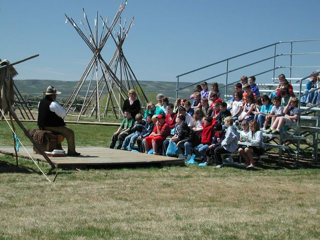 Bill draws a crowd. Photo by Pinedale Online.