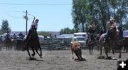 Roping the hat. Photo by Pinedale Online.