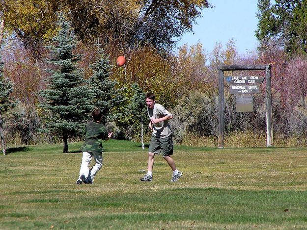 Kids playing at BBQ. Photo by Pinedale Online.