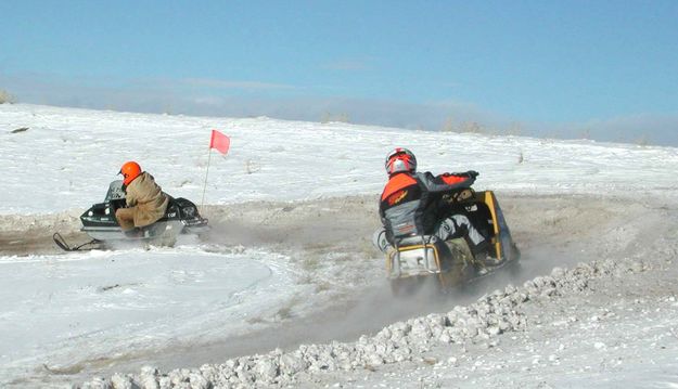 Rounding the turn. Photo by Pinedale Online.