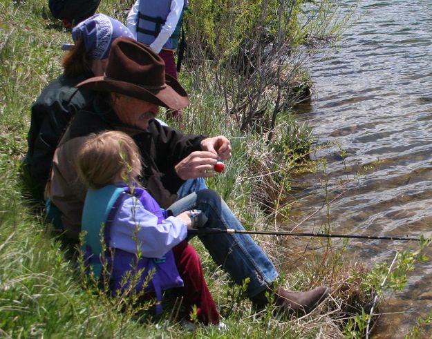 Baiting the hook. Photo by Pinedale Online.