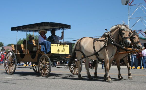 Wagons Across Wyoming. Photo by Pinedale Online.