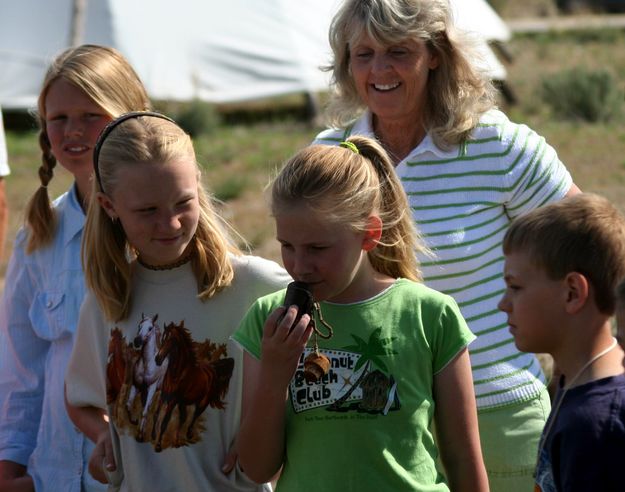 Smelling Beaver Castor. Photo by Pinedale Online.