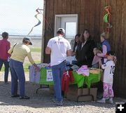 Selling t-shirts. Photo by Dawn Ballou, Pinedale Online.