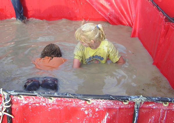 Getting Clean. Photo by Dawn Ballou, Pinedale Online.