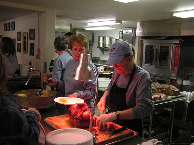 Dutch Oven Delights. Photo by Dawn Ballou, Pinedale Online.