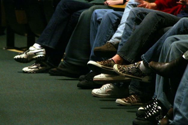 Tappin' their feet. Photo by Pam McCulloch, Pinedale Online.