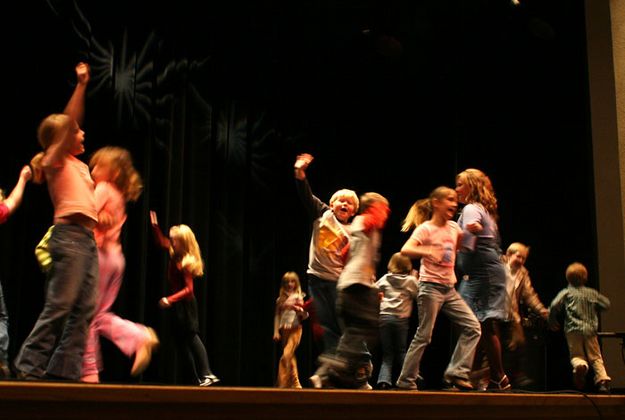 Dancing. Photo by Pam McCulloch, Pinedale Online.