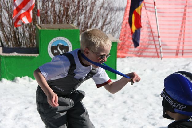 Showing off medal. Photo by Pam McCulloch, Pinedale Online.