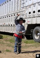 Ira swinging his rope. Photo by Dawn Ballou, Pinedale Online.