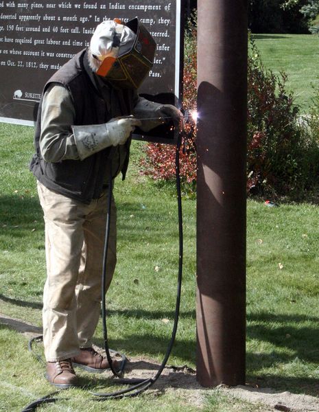 Final Welds. Photo by Pinedale Online.