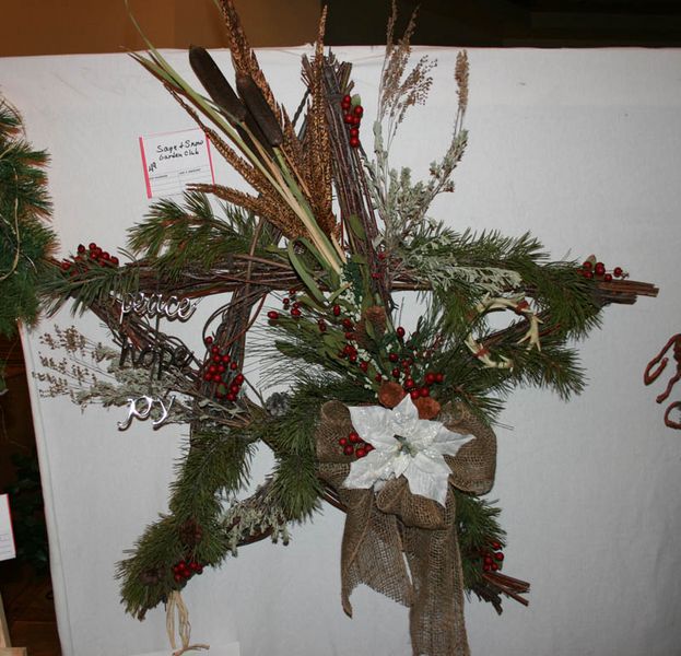 Sage & Snow Wreath. Photo by Dawn Ballou, Pinedale Online.