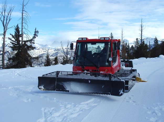 PistenBully Groomer. Photo by Pinedale Ski Education Foundation.