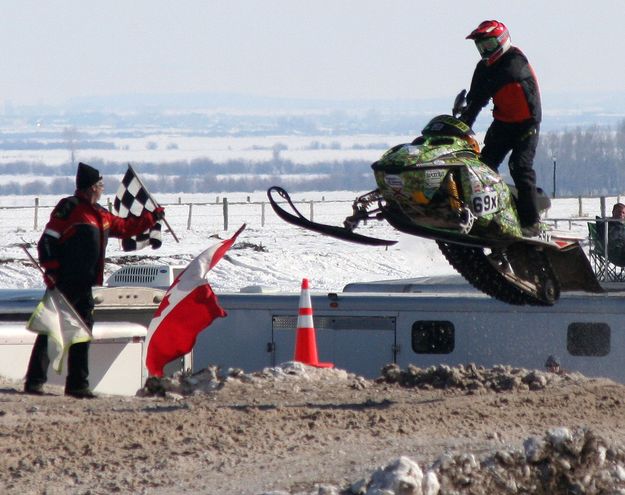 Taylor Dyess finish. Photo by Clint Gilchrist, Pinedale Online.