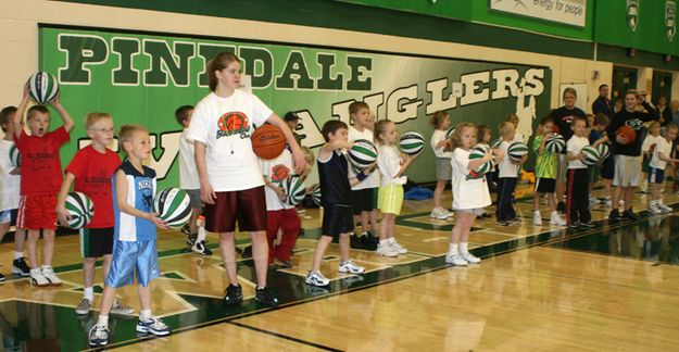 Dribbling . Photo by Pam McCulloch, Pinedale Online.